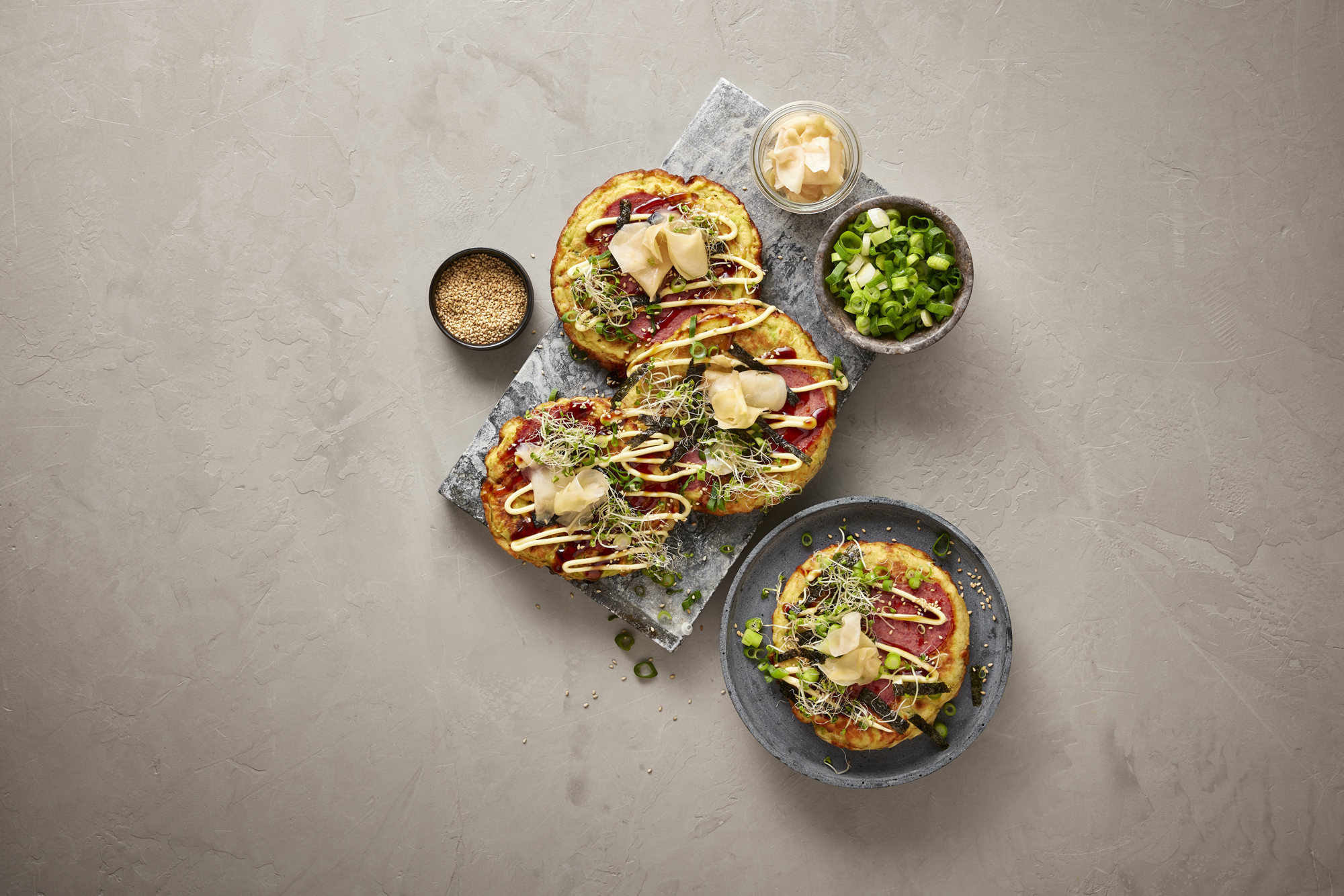 Japansk æggekage med kål og kalkun